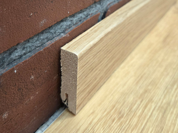 Cube plint, eikenfineer